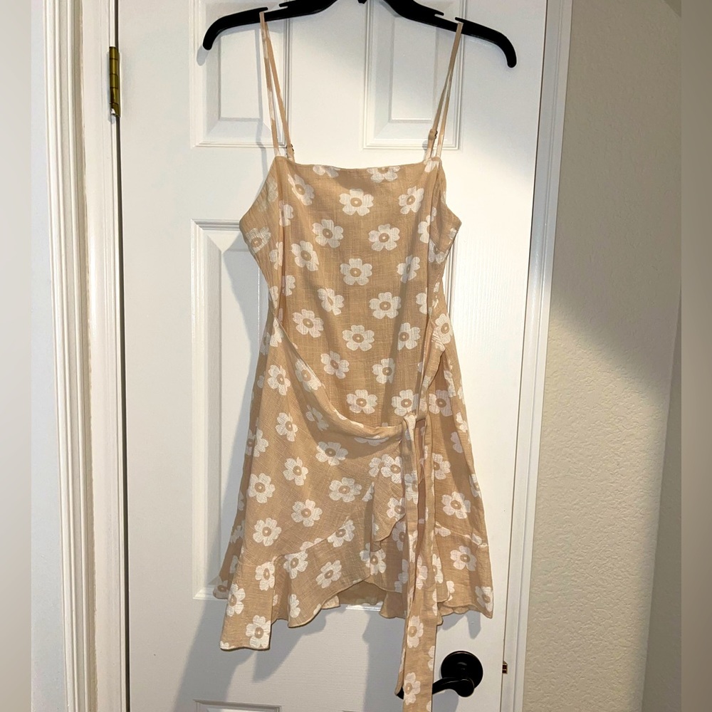 Tan light cotton flower wrap dress with zipper Size 6 by Polly - Picture 1 of 7